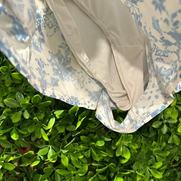 Free People Floral Blue Women's Shorts Size Medium BNWT - Picture 2 of 5